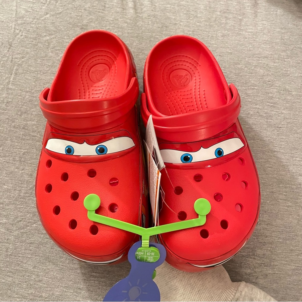 Disney Lightning Mcqueen Crocs (Size 6M/8W)